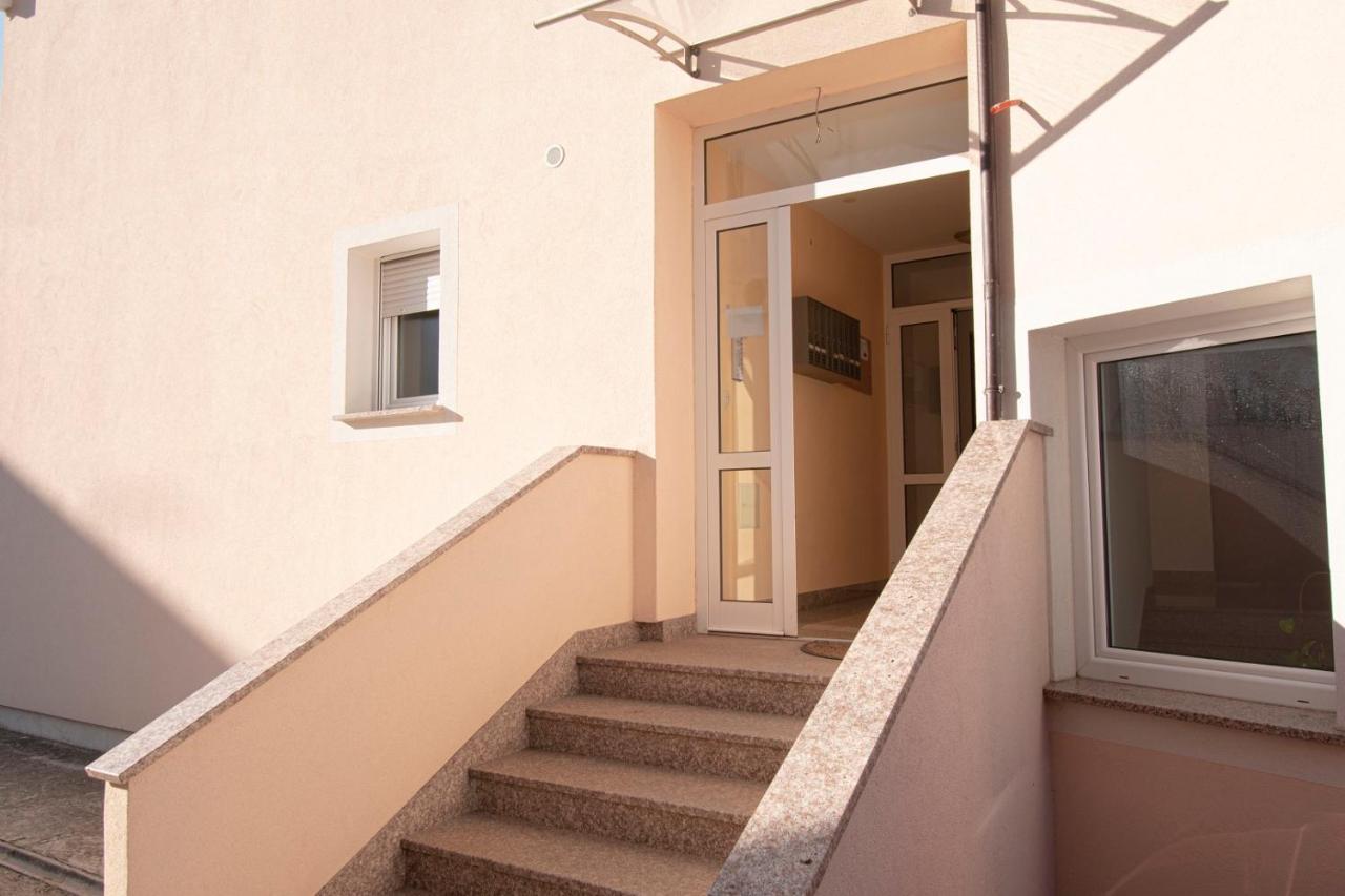Apartment Sun プーラ エクステリア 写真